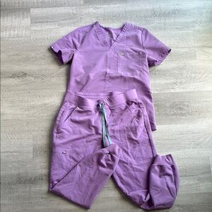 Figs Catarina top + Zamora jogger Scrub Set